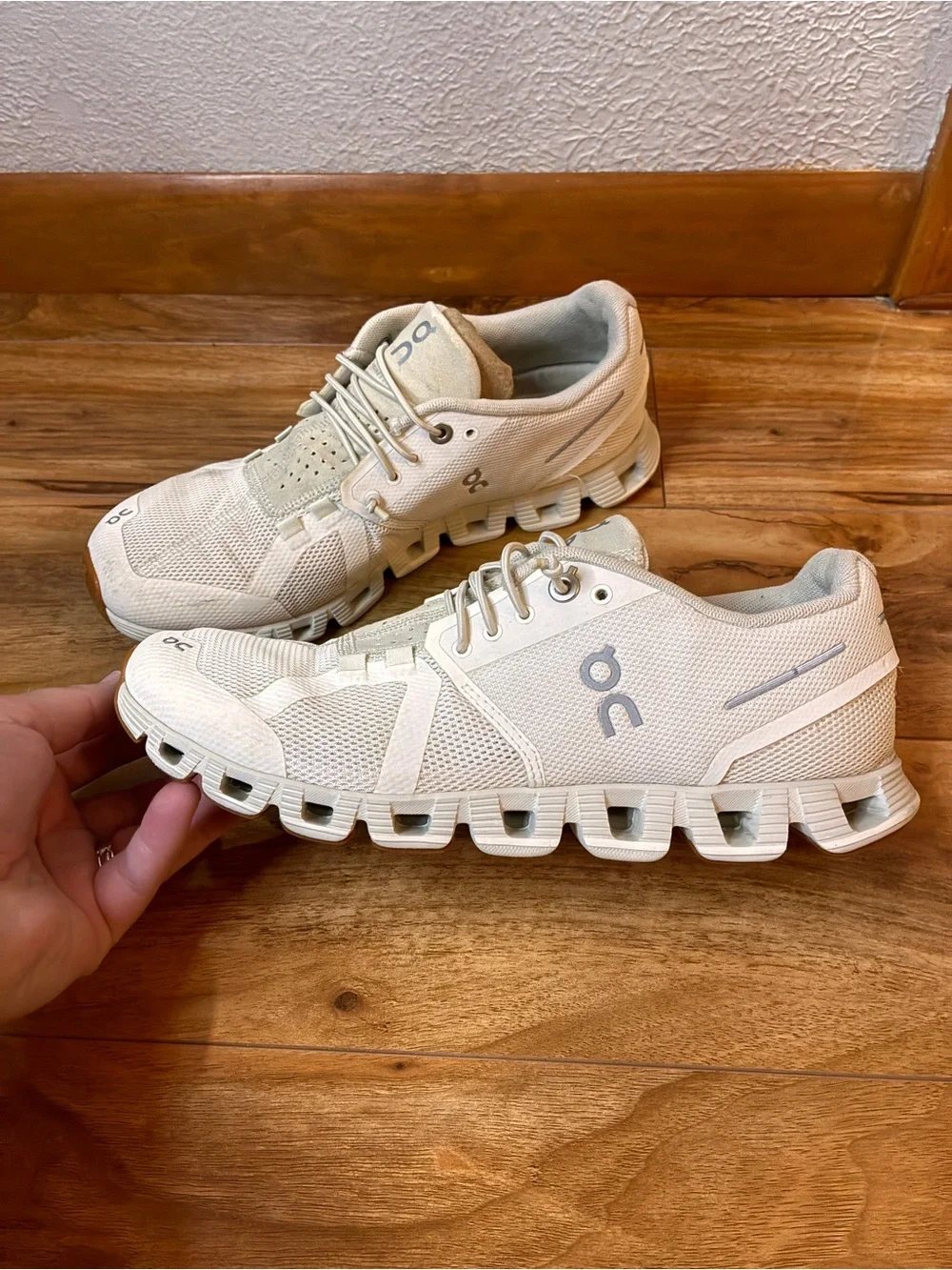 On Cloud 5 Women’s Athletic Running Sneaker Shoes, white/beige - size 8